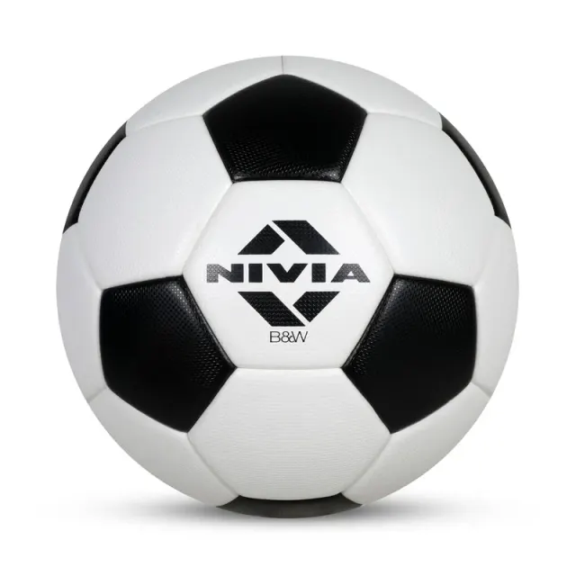 Black & White – Nivia