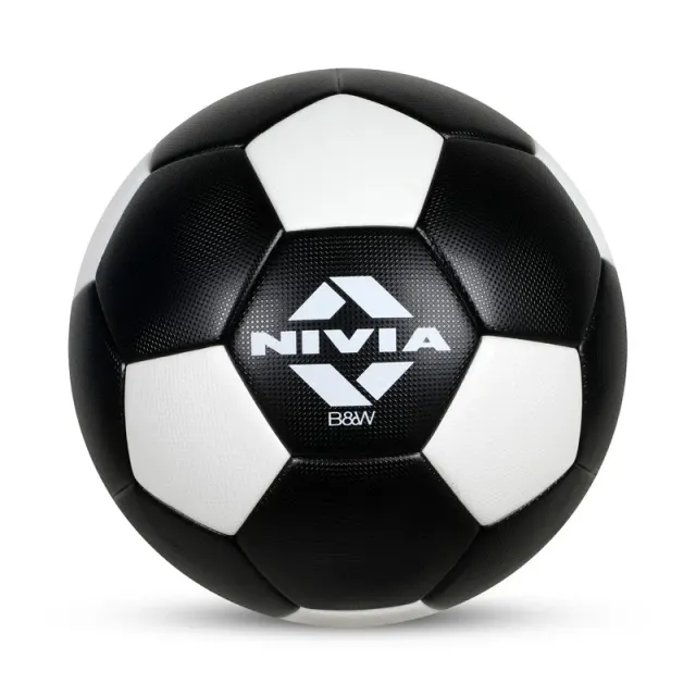 Black & White – Nivia
